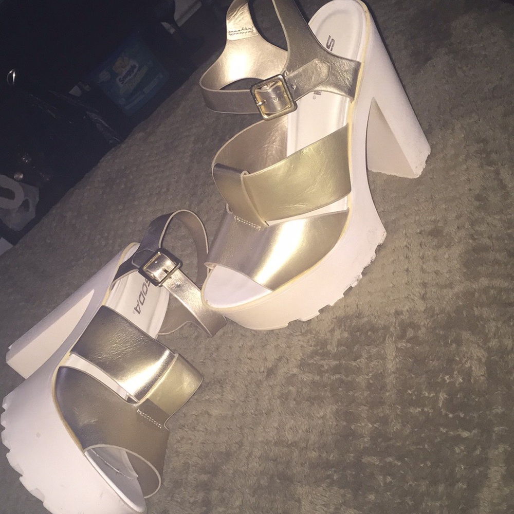 Platform hill shoe
